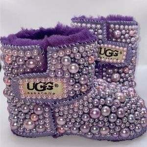 Baby uggs .. hand made beaded 12-24 months perfect Christmas gift!!
